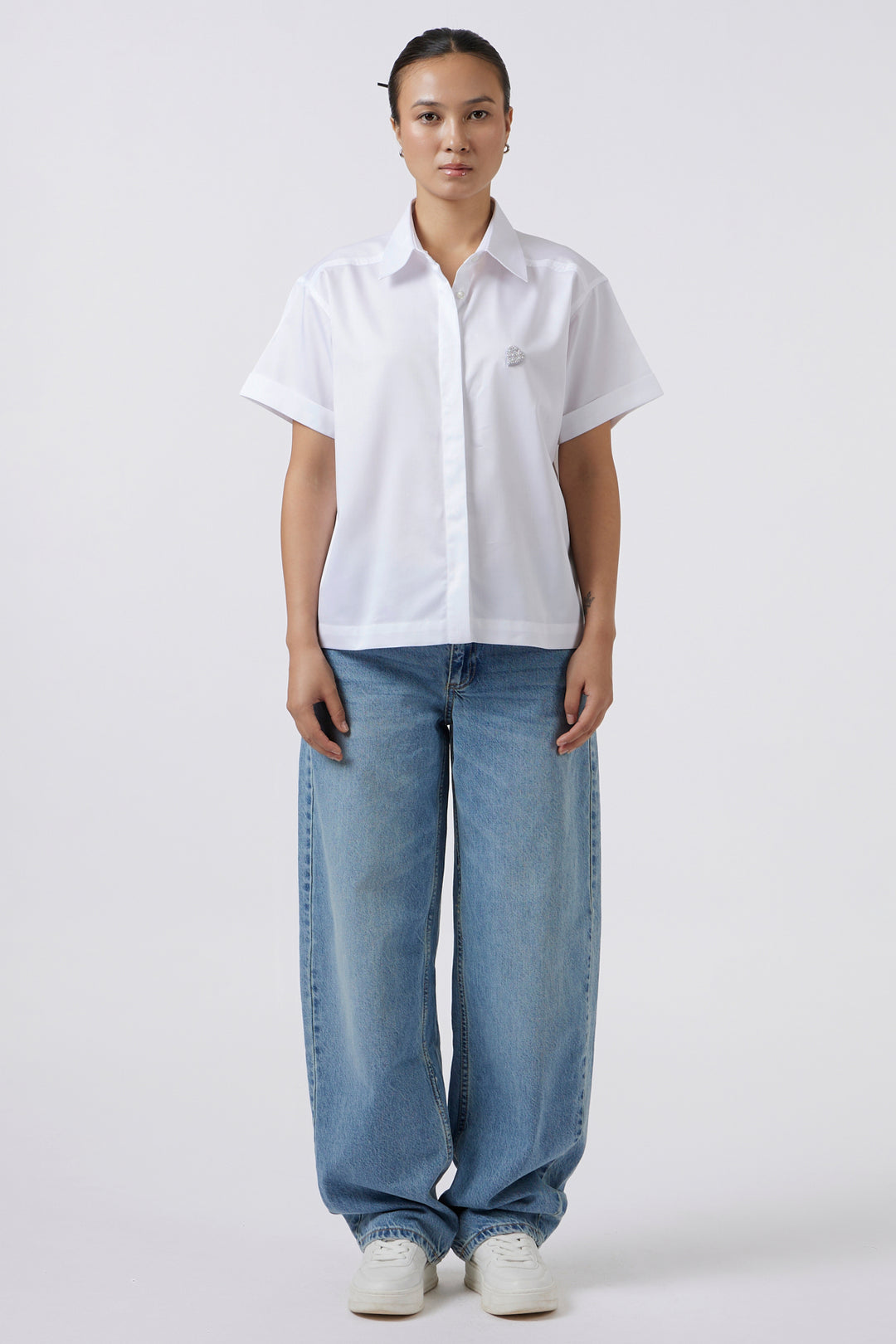 PEARL HEART WHITE CROP SHIRT