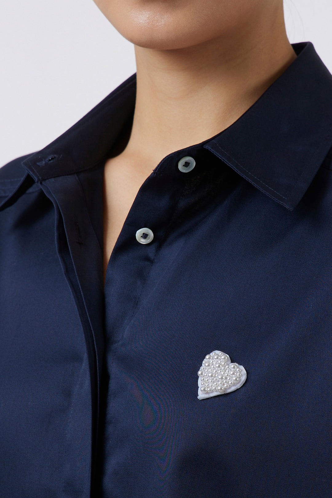 PEARL HEART NAVY CROP SHIRT