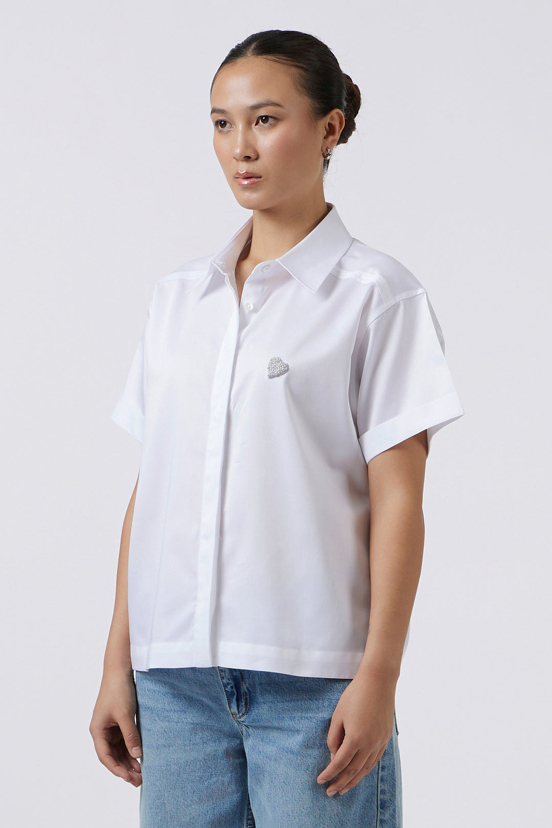 PEARL HEART WHITE CROP SHIRT