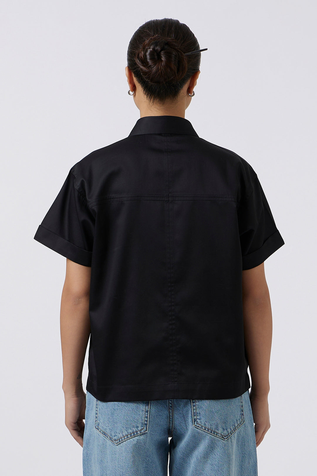 PEARL HEART BLACK CROP SHIRT